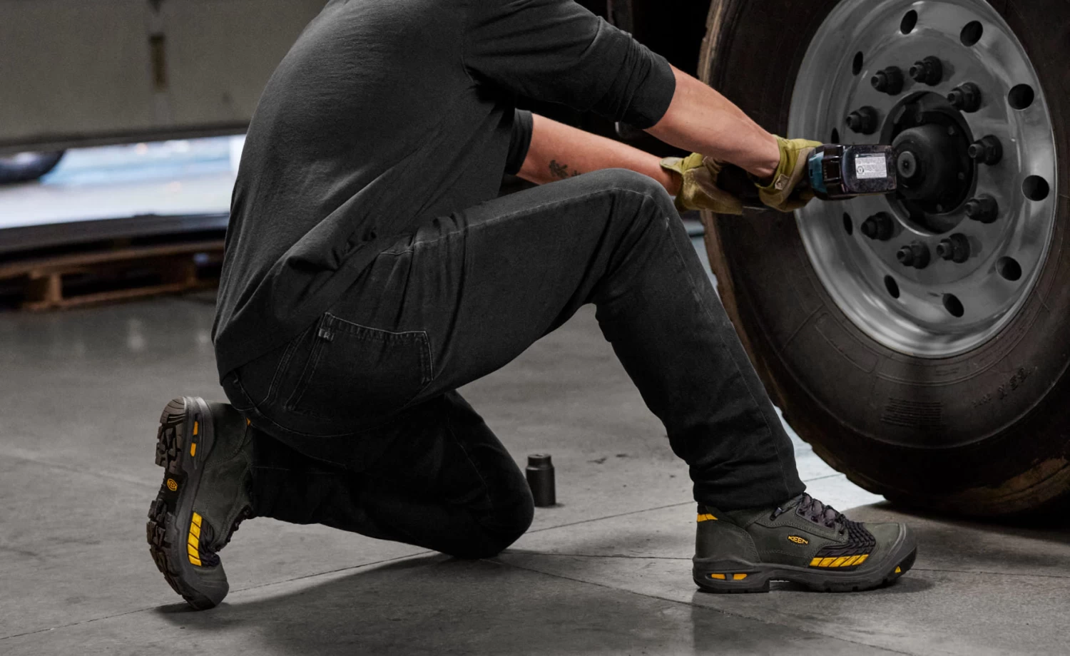 Keen Men's Troy 6" Waterproof Boot (Carbon-Fiber Toe) | Magnet/Black - Image 5