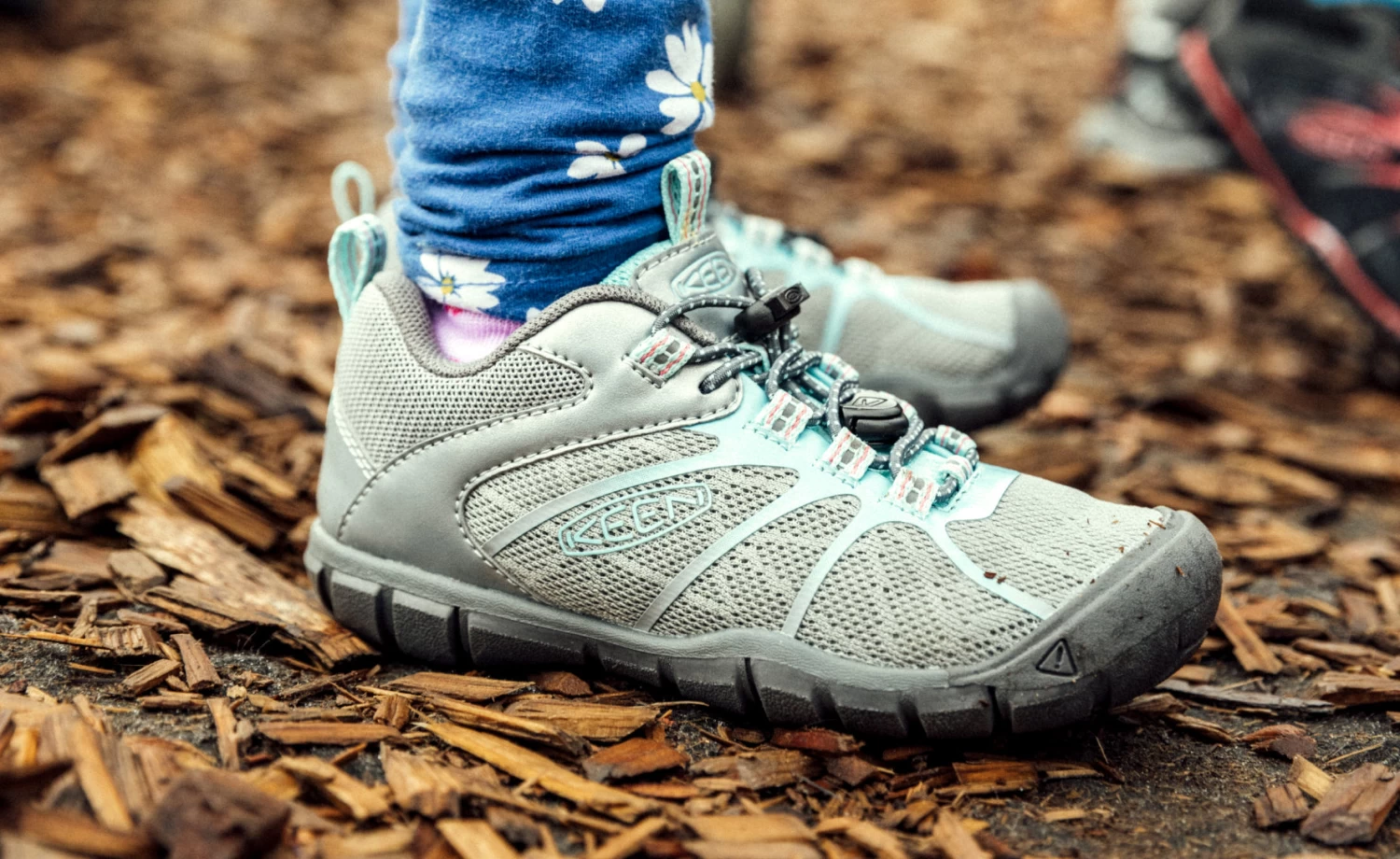 Keen Little Kids' Chandler 2 CNX Sneaker | Antigua Sand/Drizzle - Image 5